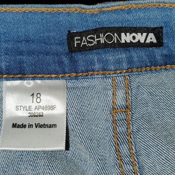 Fashion Nova size 18 distress jeans - Picture 8 of 9